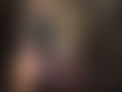 Che si fa penetrare in una tuta in pvc nero lucido con un enorme cazzo nero. I miei strap-on non possono essere abbastanza grandi per i tuoi buchi da troia affamati. La padrona ti dà da mangiare il suo grosso cazzo nero.