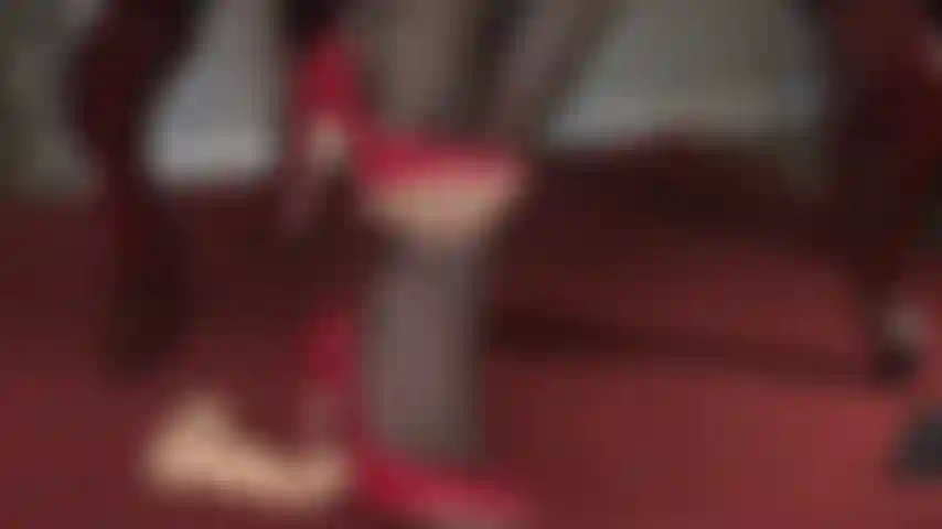 Quel tuo patetico cazzo molle merita di essere punito dai tacchi alti della padrona vivian.