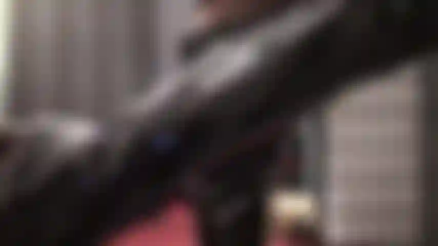 Feticista degli stivali, adoratrice degli stivali, adoratrice del culo in pvc: il tuo cuore batte all'impazzata alla vista dei nuovissimi stivali sopra il ginocchio lucidi della mia padrona. Così liscia, così lucida. È tuo dovere mantenerla tale.