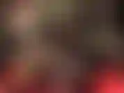 Goditi questo look molto sexy con le gambe in collant a strati e décolleté leopardate, un sexy abito corto e attillato e guanti di raso.