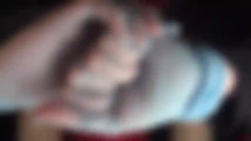 Mistress vivian è famosa per i suoi strati di collant lucidi. Abbandonati al tuo feticismo per i collant lucidi, adora gambe, piedi e culo accarezzati da guanti di nylon blu, un dildo ricoperto di nylon e una scopata con strap-on.