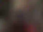 Inculata dalla tua padrona vestita di pvc lucido e stivali alti. Un solo grosso cazzo nero non basterà per il tuo buco del culo affamato, quindi la padrona ti scopa con due.