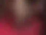 Mi inchino ai piedi della padrona, vestita con calze lucide e trasparenti di seta con cuciture e scarpe di vernice luccicanti.