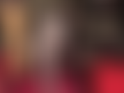 I miei piedi, in collant grigi e lucidi, si sfregano lentamente...