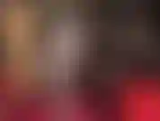 I miei piedi, in collant grigi e lucidi, si sfregano lentamente...