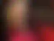 Con piedi e gambe sensuali e nude che mi stuzzicano indossando delle peeptoe.