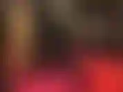 La padrona ti infila il suo grosso strapon bianco in gola e nel culo per un bel pegging, e ti fa venire dappertutto sui suoi alti stivali lucidi.