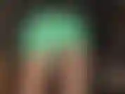 La padrona vivian farà impazzire il tuo cazzo dolorante con questa minigonna in lattice verde menta.