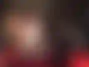 La mistress vivian è vestita con un sexy abito succinto, un bustino di pizzo, guanti, collant lucidi e calze di pizzo, e si accarezza i suoi 20 centimetri di cazzo. Dominazione con strap-on, femdom, adorazione.