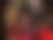 Un enorme strap-on bianco - adoro il massiccio rigonfiamento del pene della mia padrona in una minigonna attillata. Ti vedo sbavare alla vista di questo bellissimo pezzo di carne che penzola tra le mie gambe mentre mi baci il culo.