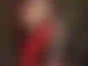 Guanti di lattice rosso lucido accarezzano lentamente un cazzo bianco. La padrona vivian rende questo dildo così appetitoso che non puoi resistere alla tentazione di leccarlo. Solo una piccola leccata non ti farà male, non ti farà diventare gay... Lo farai?!