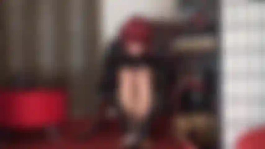 Faccio footjob con un dildo dentro un tacco alto e in collant: se solo anche tu potessi infilare il cazzo del tuo schiavo in uno dei suoi tacchi alti mentre la dea dei piedi ne munge lo sperma con le sue piante e dita calde, e la giusta quantità di saliva.