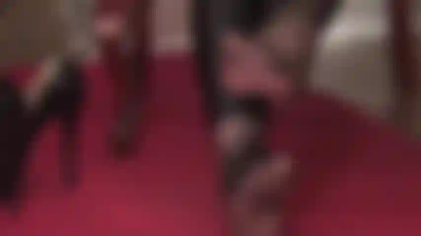 Adoro le dita dei piedi rinforzate dei collant - graziose dita rinforzate spuntano dai leggings neri in spandex, con un aspetto così delizioso. Vuoi annusare e leccare i miei piedi.