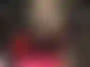 Con parrucca bionda, feticista dei piedi e un enorme strapon bbc: i piedi dei collant con le dita rinforzate accarezzano l'enorme cazzo nero della padrona.