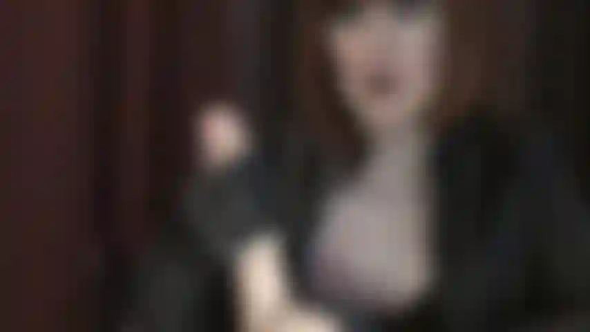 Femdom guanti di pelle handjob - non te ne andrai finché la mistress non avrà estratto tutto il tuo sperma, portandoti sull'orlo dell'orgasmo in modo eccellente lungo il percorso.