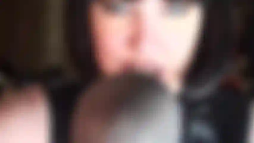 Mistress vivian sarà la tua nutrice di cazzi oggi. Cazzi da ogni lato, ecco cosa ti aspetta, chinata e con la bocca spalancata, li accontenterai tutti.