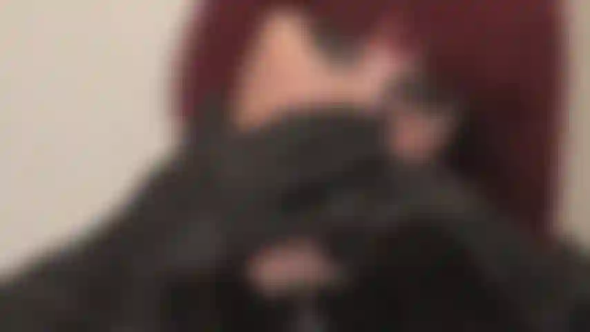 Amore per i guanti di pelle, chiamiamola con il suo nome... Una dipendenza dalle mani di mistress vivian nei guanti di pelle.