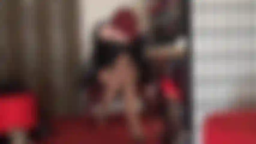 Feticista dei guanti di pelle: la mia padrona ti ha fatto innamorare dei suoi incredibilmente belli e lunghi guanti di pelle.