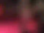 Feticista dei piedi penzolanti, piedi in nylon: la padrona vuole riempirti la bocca con le sue dita sexy in collant.