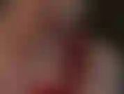 Che stuzzica il cazzo del tuo schiavo con guanti di lattice scivolosi e bagnati e con la saliva.