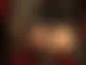 Adoro il mio culo con un enorme strap-on bianco. Guardami mentre spingo e stuzzico con il mio culo inginocchiato su una sedia e vestito con collant color carne.