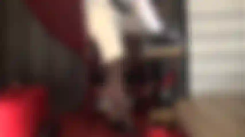 La splendida selezione di mutandine di raso liscio e setoso di mistress vivian, indossate su collant lucidi e calze vintage con cuciture, sostenute da giarrettiere. Così sexy!