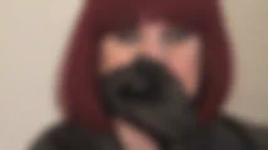 I miei morbidi guanti di pelle afferrano la tua anima.