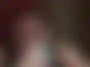 Una mistress con i guanti che fa la sega: ami la sensazione di un paio di guanti di raso setoso su tutto il tuo cazzo e le tue palle per far uscire tutto quello sperma.