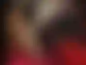 Bevi il gustoso sputo della tua dea in lattice, adora il suo corpo perfetto nella sua attillata gomma lucida.