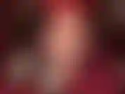 Pulisco i miei sporchi piedi nudi mentre esco dalle mie belle scarpe, sudati e pieni di sapore perché tu possa leccarmi le piante e succhiarmi le dita... Apri la bocca, schiava dei piedi, tira fuori la lingua!