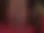 Uno sguardo tra le gambe lucide dei collant della padrona, l'adorazione del culo e il cambio di abito con un succinto e sexy body in rete rossa.