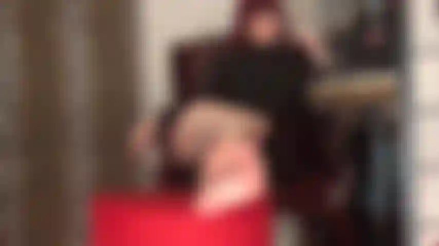 Tu sei dipendente dai miei piedi nudi e dal mio culo.