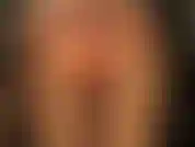 Hai un debole per i collant lucidi e per le mutandine sexy di raso lucido sotto una gonna corta.