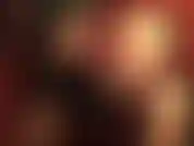 Hai bisogno di una bella scopata! - La padrona ti guarda profondamente negli occhi mentre ti infila il suo grosso cazzo nero, strofinando le sue cosce di nylon contro il tuo culo, inondandoti con il suo gustoso sputo.