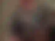 La padrona di pelle infila il suo grosso strapon bianco stryker nella tua bocca da sgualdrina.