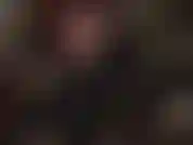 Feticista della gomma e dei tacchi altissimi: goditi una sega con guanti di lattice finché non vieni sui miei tacchi altissimi e argentati con plateau.