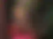 Con gonna e calze in lattice trasparente: un'incredibile sessione di adorazione della gomma.