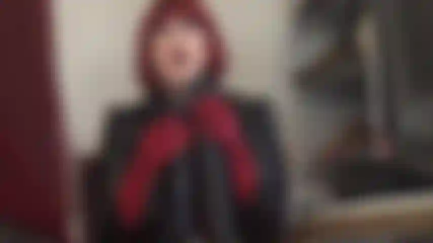 La padrona ha la tua bocca da troia spalancata e acquolina in bocca mentre ti accarezza due enormi cazzi neri. Vuoi tanto soddisfare questi grossi cazzi e ingoiare i loro deliziosi carichi di sperma.