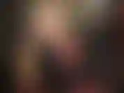 Dominatrice con strapon in lattice: la tua padrona vestita con un perfetto e lucido strato di gomma attillata si spinge lentamente dentro di te, strofinando le sue cosce rivestite in lattice contro la parte posteriore delle tue gambe.