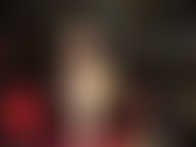 Inginocchiati ai piedi della tua padrona, agente penitenziaria in lattice. Piedi nudi e lattice. Questa è una rara clip di unghie dei piedi smaltate.