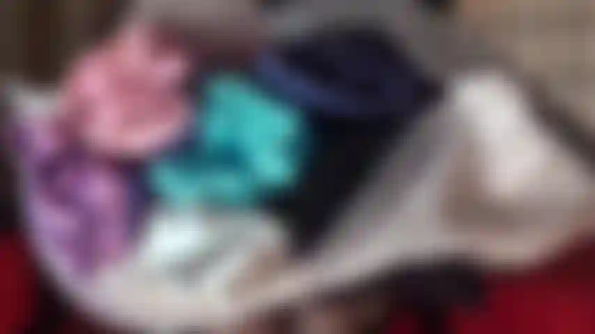 Le mutandine di raso lucido ti fanno impazzire!! - La mia padrona ha appena ricevuto un pacco nuovo di zecca di mutandine di raso morbido e setoso e ha deciso di stuzzicarti con ogni singolo paio. Riesci a gestirle tutte?!