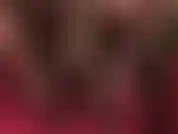 Un'appassionata di footfetish e di strapon: collant neri trasparenti che si inarcano con décolleté di pelle e senza, con un grosso cazzo di gomma bianca che penzola tra le gambe della padrona e senza.