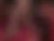 Che stuzzica lentamente il tuo cazzo da schiavo con i miei morbidi e setosi piedini neri e ti intrappola tra le mie gambe incrociate di nylon.