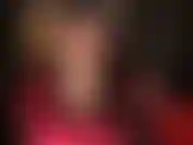 Vieni qui, mio schiavo, inginocchiati dietro la tua padrona e ammira la vista che ti concedo.