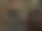 Adoro la dea del lattice. La padrona è vestita dalla testa ai piedi in sexy gomma lucida, con tanto di cappuccio trasparente, lunghi guanti e cappello in lattice.