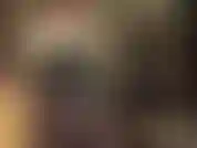 Vestita con un corsetto di pelle nera bollente, guanti e collant, la padrona indossa uno dei suoi strap-on più piccoli, accarezzando e spingendo questo grosso cazzo. Oh, non ti piacerebbe essere tu a riceverlo?