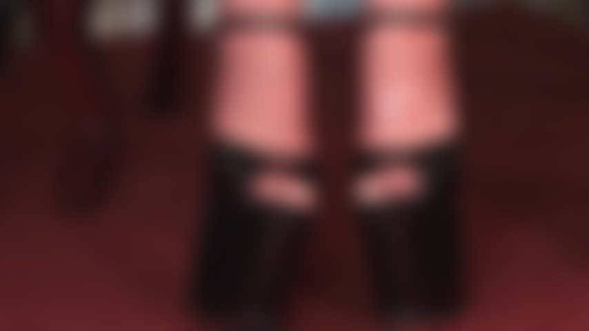 Adoro i piedi in lattice con tacchi a spillo aperti, calze lucide e scivolose in lattice e tacchi alti fetish.