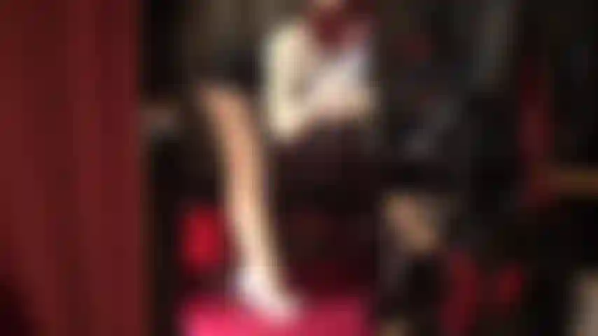 Esame della prostata con guanti in lattice - la padrona vivian è una sexy infermiera in lattice che vuole infilare le sue dita guantate di gomma direttamente nel tuo culo.