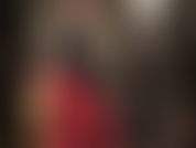 Piace il pegging della bbc, in pelle e leggings rossi attillati.