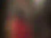 Piace il pegging della bbc, in pelle e leggings rossi attillati.